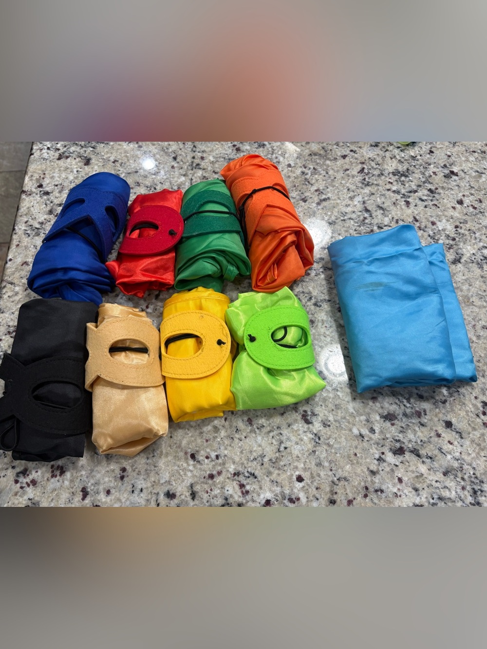 Aimike bundle of 8 capes with masks plus extra cape GUC-FUC due untreated spots